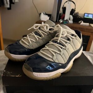 Air Jordan 11 low Georgetown